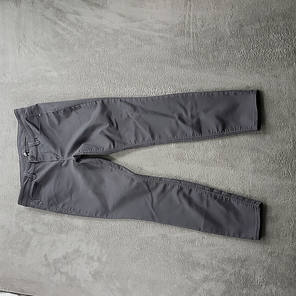 Design Lab Jean's Women's Size 30 Grey Slim Stretch Tapered Leg
